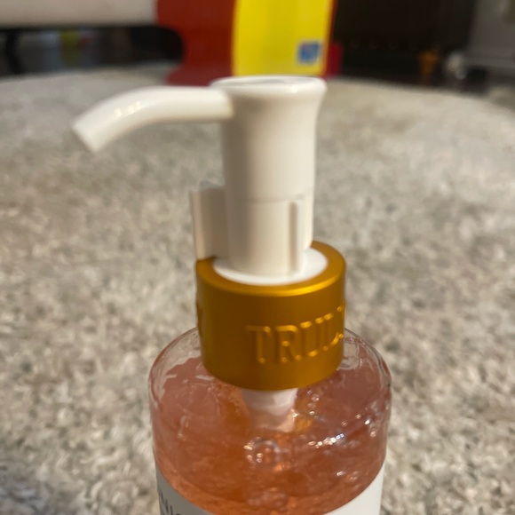 TRULY Unicorn Fruit Body Cleanser - Picture 4 of 4